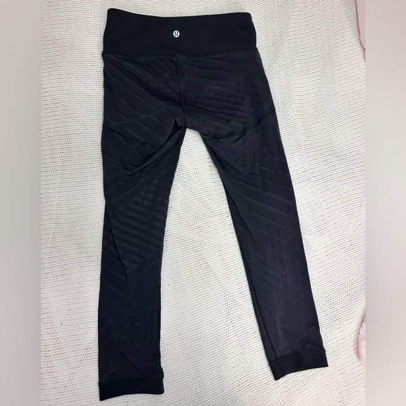 Lululemon Black Cropped Striped Mesh Leggings Size 4 - Picture 4 of 5